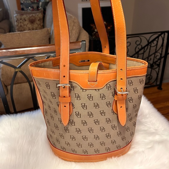 DOONEY & BOURKE Vintage Bucket Shoulder Bag - Picture 1 of 5